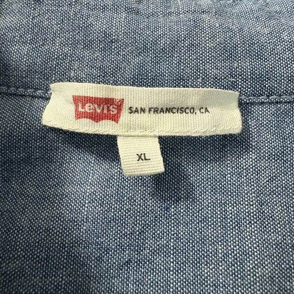 Levi's Women's Sleeveless Gracen Chambray Blue Button Up Cotton Blouse, Gathered - Picture 4 of 13